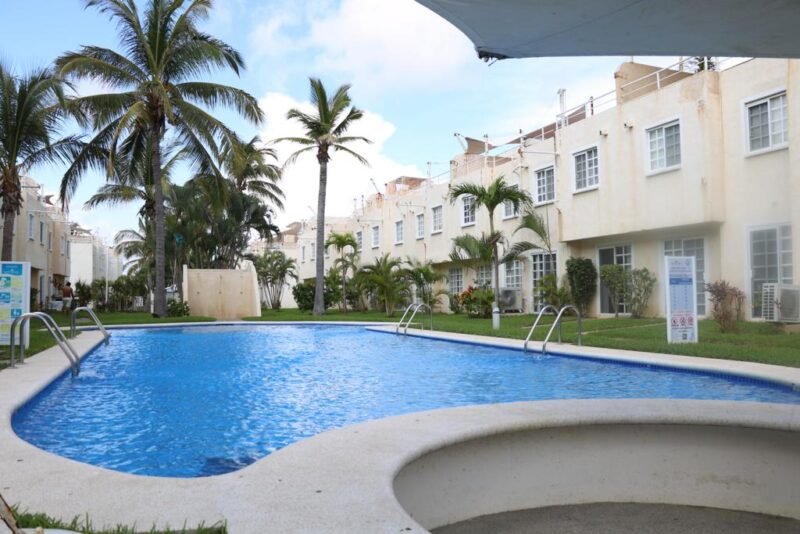 Exclusiva Casa de Playa con Alberca Privada y Confort Total en el Corazón de Barra Vieja.