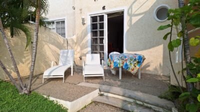 Moderno Departamento con Alberca y Aire Acondicionado en el Corazón de Barra Vieja.