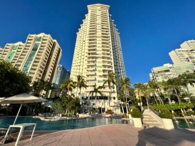 Exclusiva Suite con Vista a la Bahía y Alberca a Pasos de la Playa en Costa Azul.