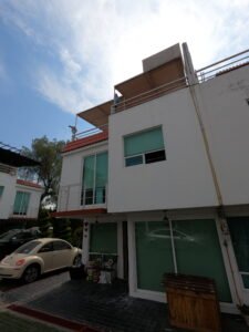 Espaciosa Casa en Venta con Roof Garden Privado y Seguridad 24/7 en San Nicolás Tolentino.