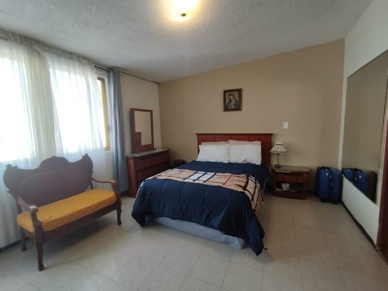 ¡Increíble Oportunidad! Amplia Casa de 5 Recámaras en 1 Solo Nivel en San Juan de Aragón 6ta Secc.